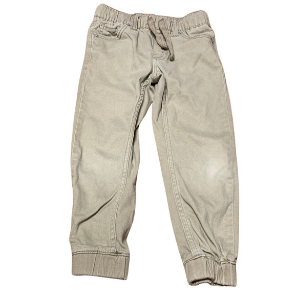 Levi's Boys Size 5 Reg 4-5 Years Tan Khaki Joggers Elastic Waist Pants Cuffed - Picture 1 of 9